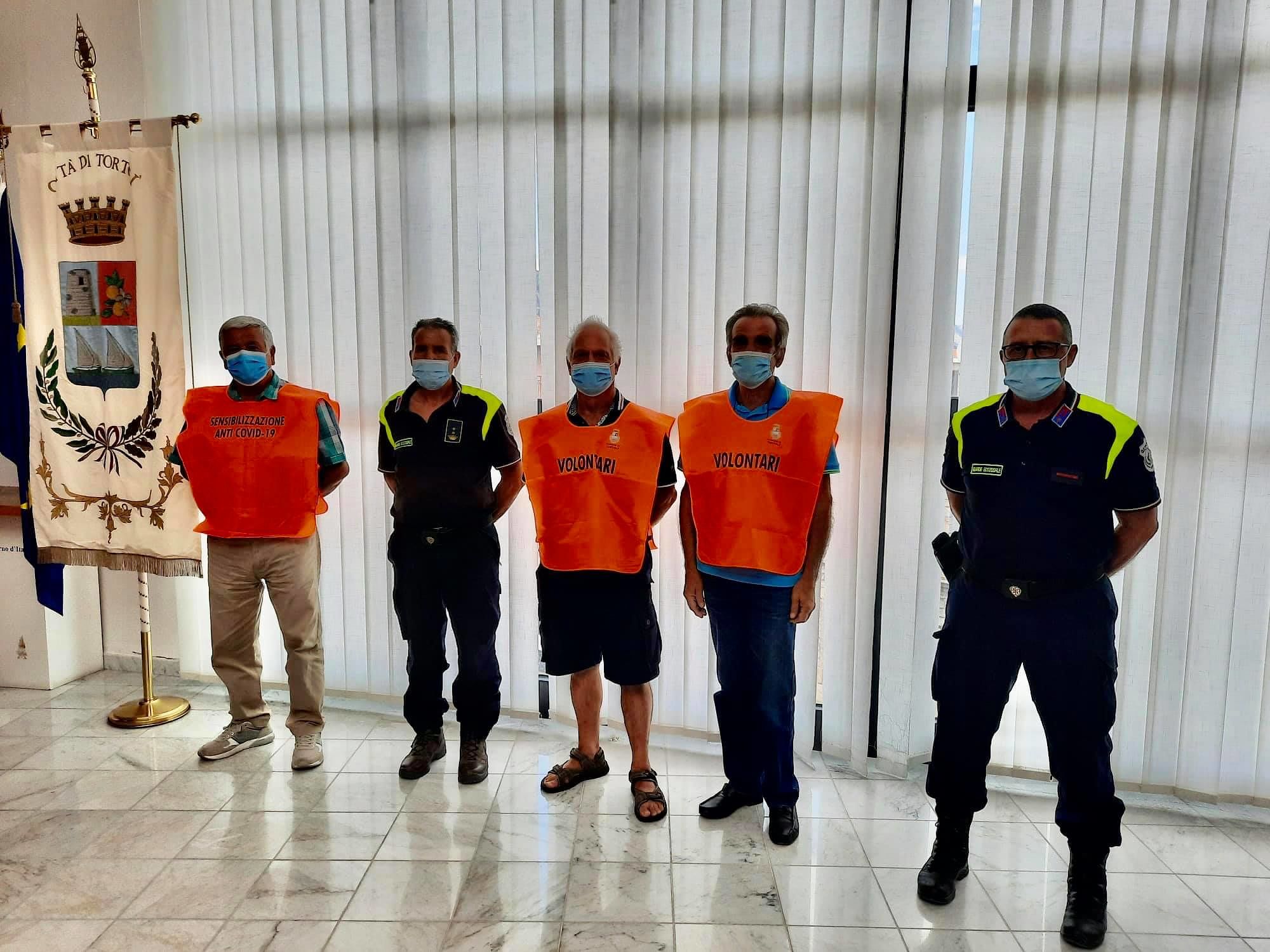 Rispetto delle norme anti covid in spiaggia, squadre di volontari in azione a Tortolì