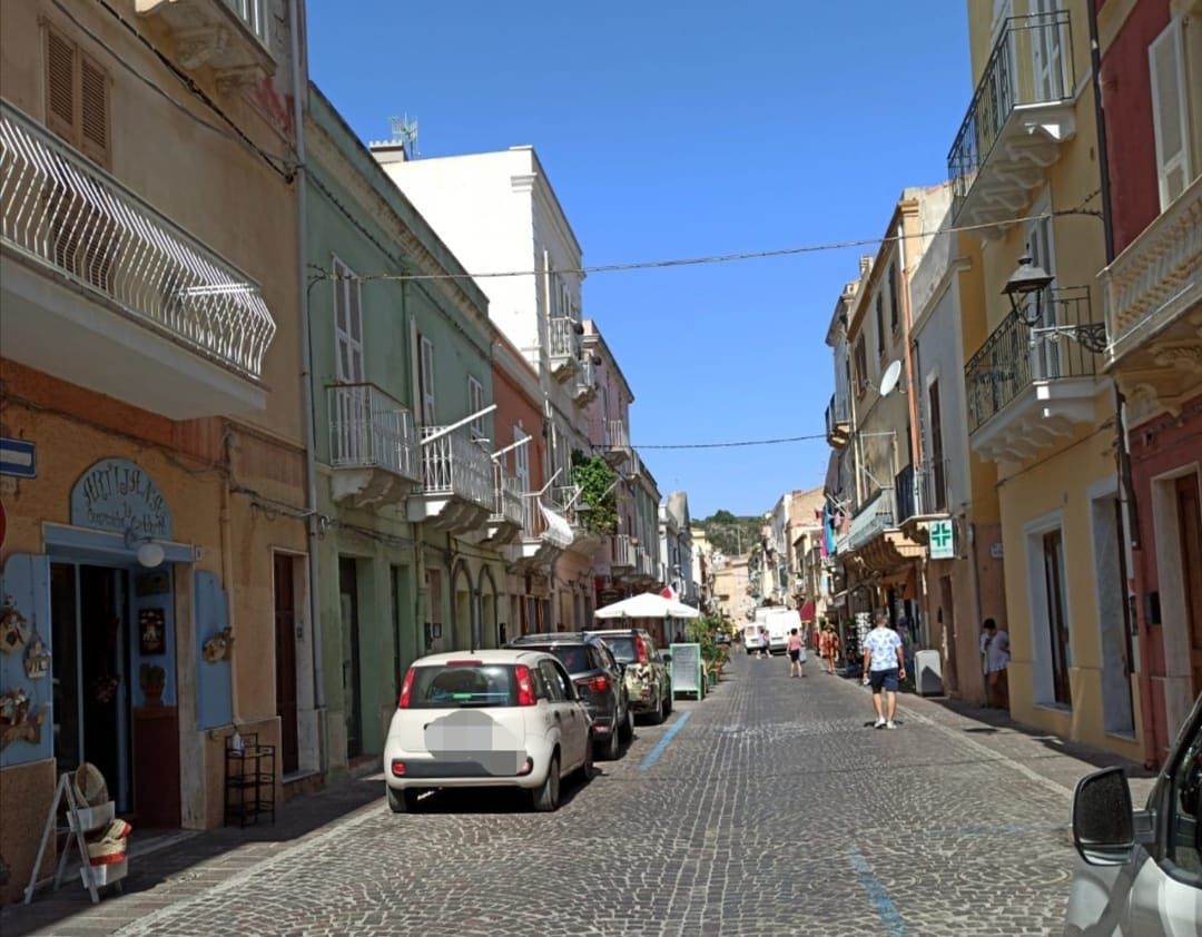 Carloforte, in isolamento anti Covid tutti i ragazzi che sono stati in discoteca e a una festa privata