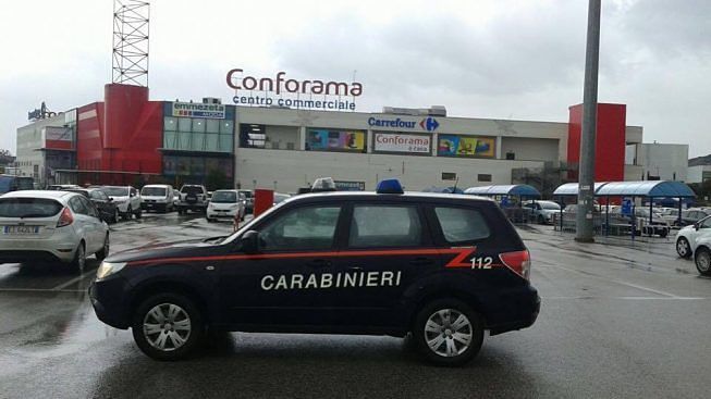 San Sperate, cercano di rubare vestiti dal centro commerciale: due algerini denunciati e riportati a Monastir