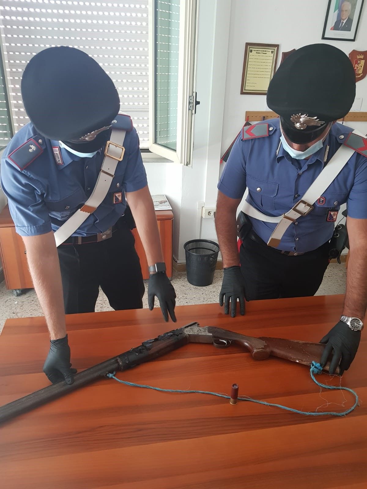 Lula, spara in aria col fucile per spaventare alcuni operai comunali: in manette allevatore