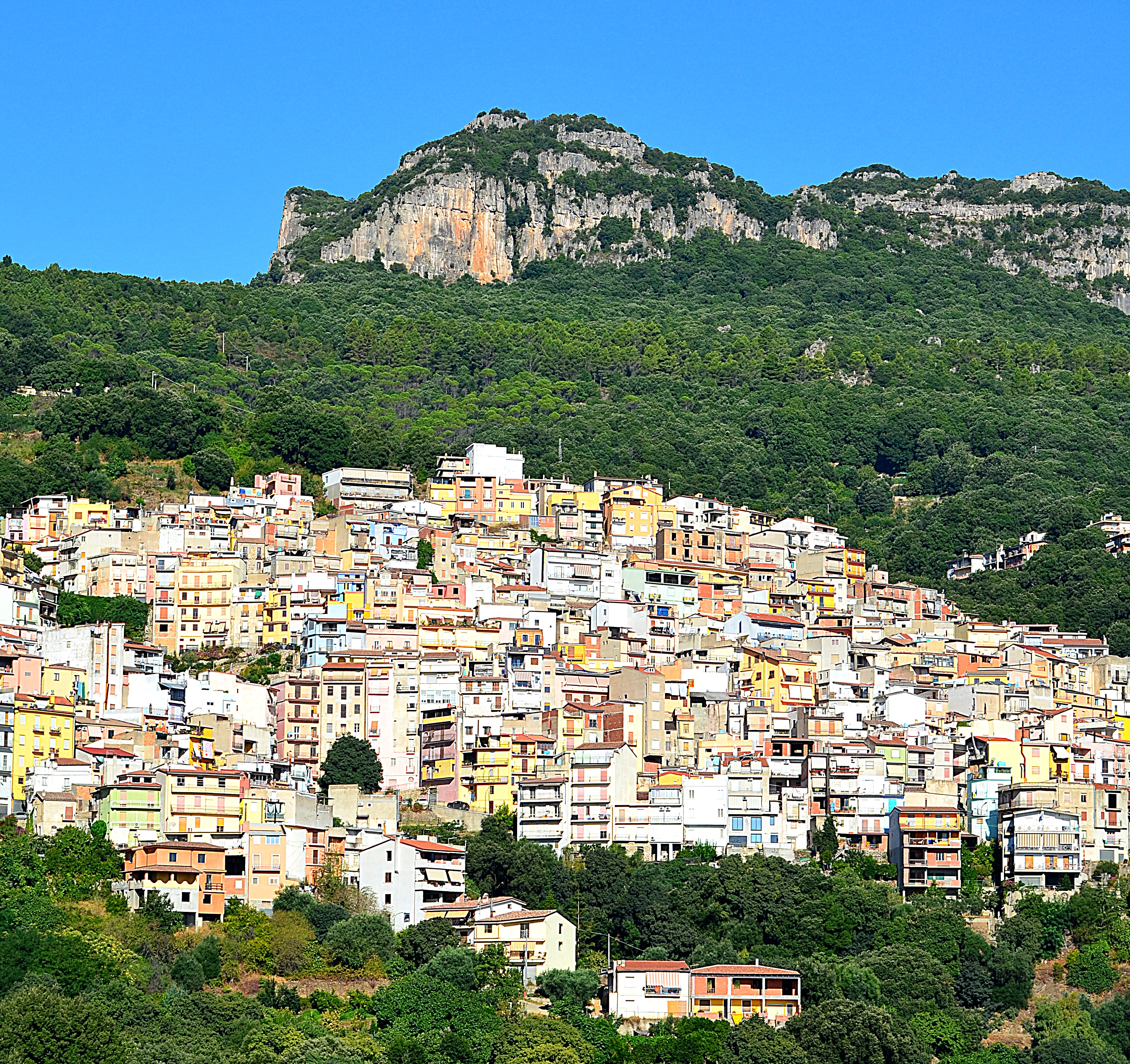 Jerzu, a dieci minuti dal mare e a cinque minuti dai Tacchi: benvenuti nel paradiso del Free Climbling