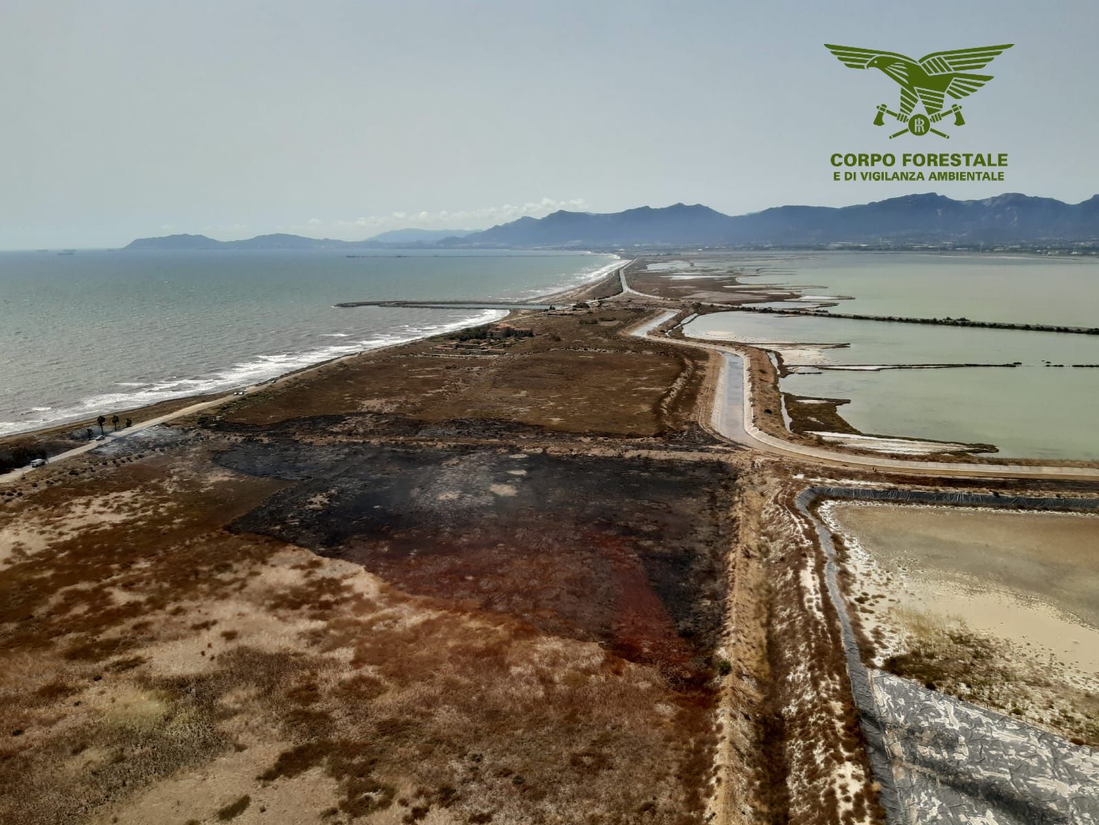 L’Isola brucia ancora, sale a 28 il numero degli incendi: 10 hanno richiesto l’elicottero