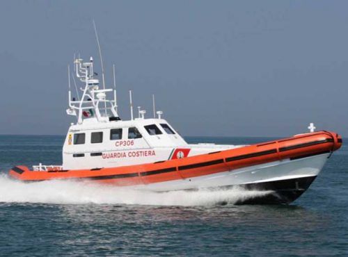 Dramma in Sardegna, resta impigliato sotto il catamarano: ingegnere 44enne muore annegato