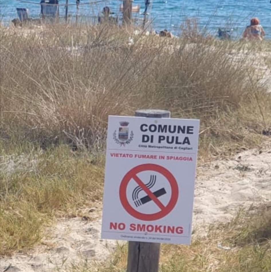 Vietato fumare in tutte le spiagge del territorio di Pula: addio da sigarette da Nora a Santa Margherita