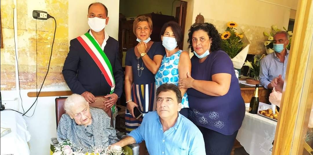 Selargius in festa per una nuova centenaria, tzia Maria Assunta: “Una vita di amore e dedizione per la famiglia”
