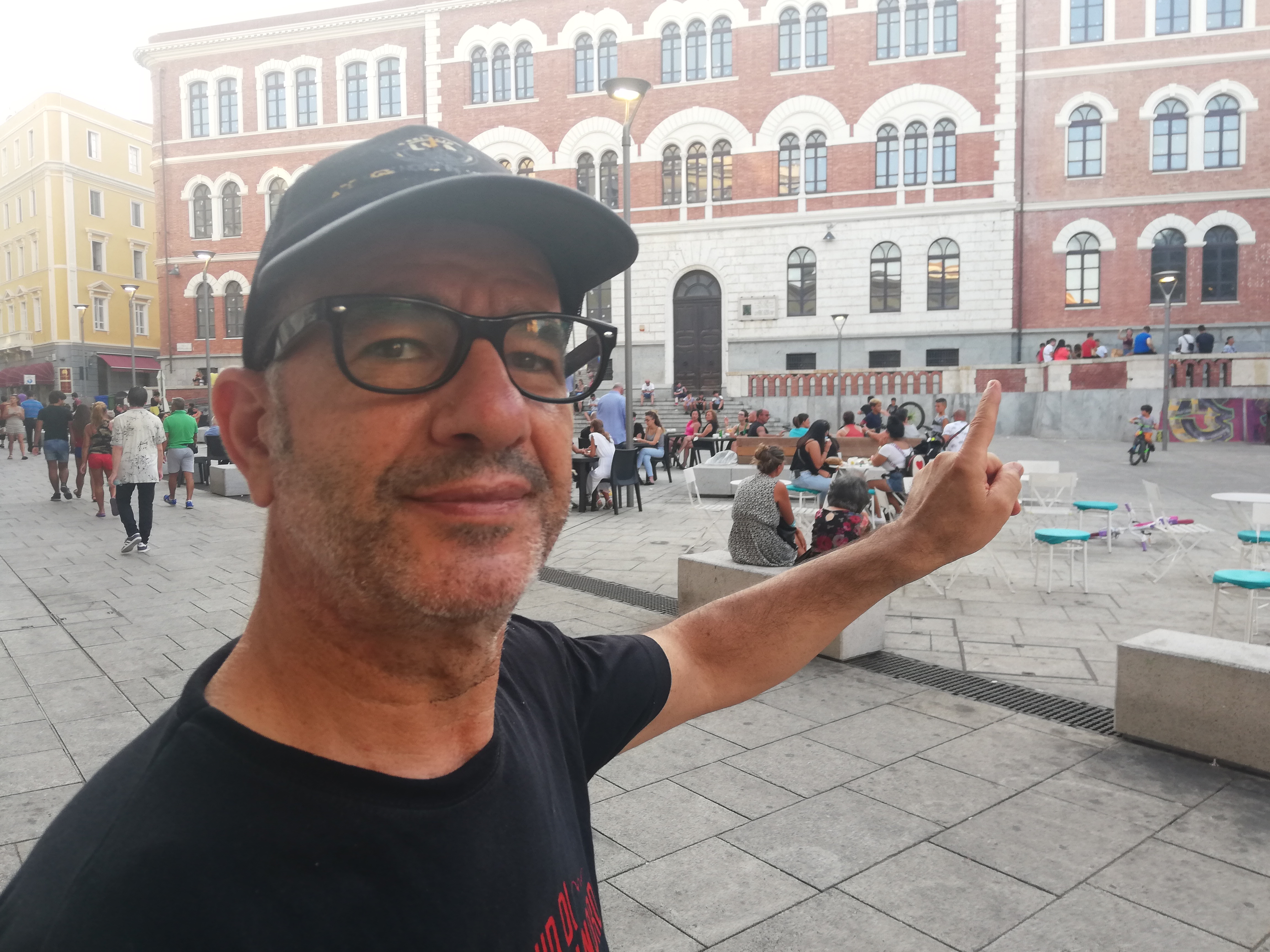 “A Cagliari tanti giovani senza mascherina in piazza Garibaldi, il Coronavirus non è un gioco”