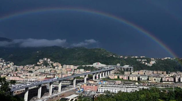 L’inaugurazione del nuovo ponte di Genova incorniciata da un bellissimo arcobaleno