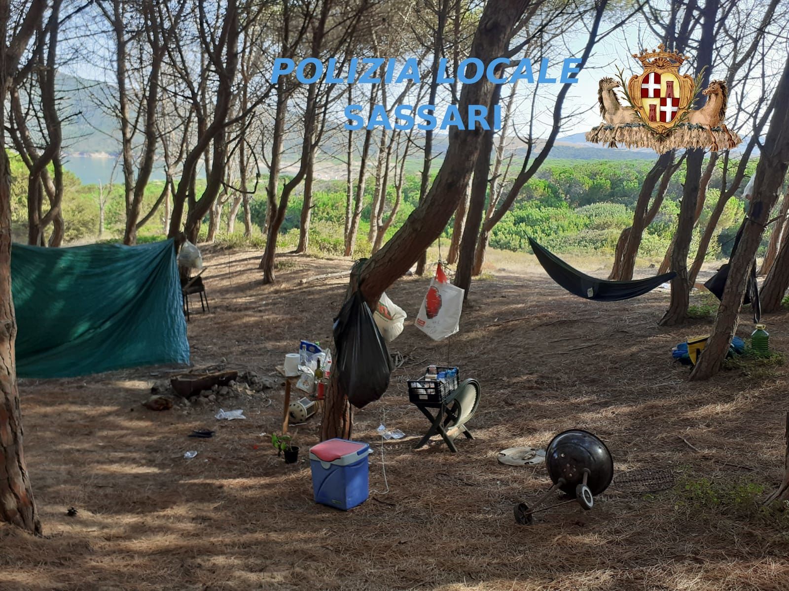 Fornelli e barbecue di fortuna, altissimo rischio incendi: campeggiatori sanzionati a Porto Ferro