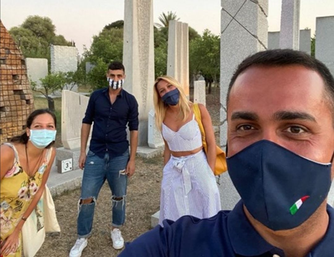 Di Maio a San Sperate stregato dalle pietre sonore di Pinuccio Sciola: “Si sente la musica dell’universo”