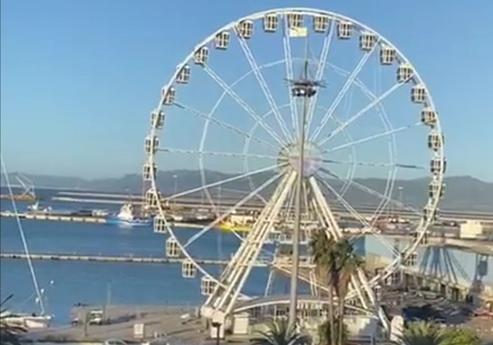 Cagliari, primo giro della ruota panoramica: ecco il video