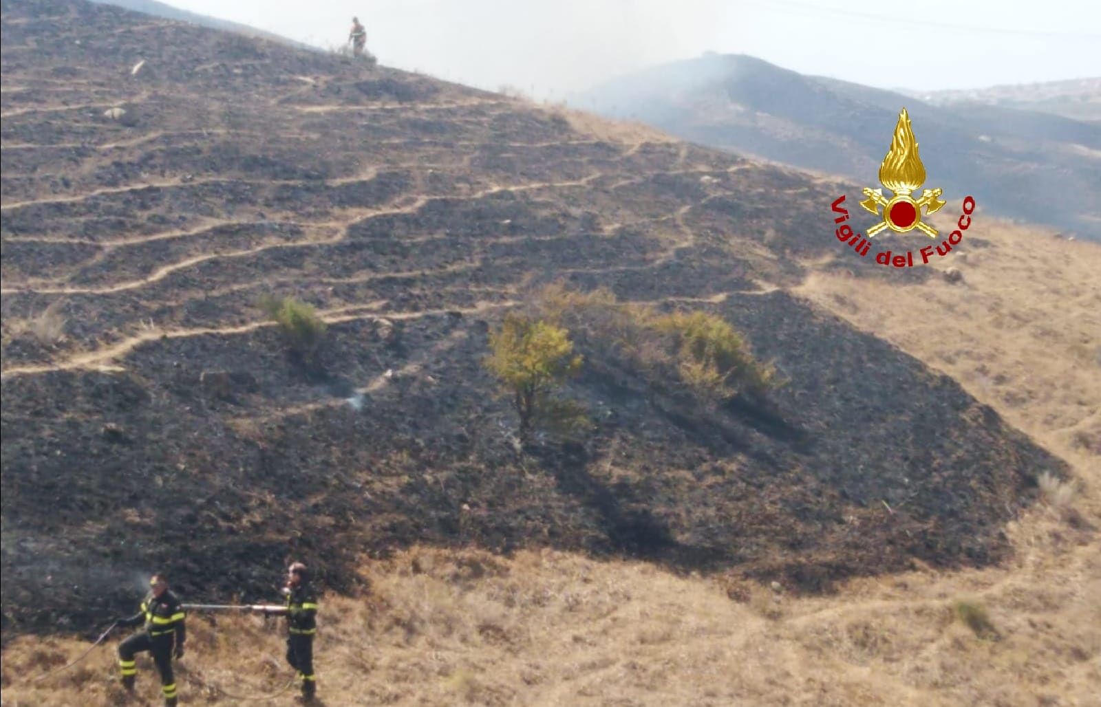 Fuoco accanto a un’azienda agricola, paura a Furtei