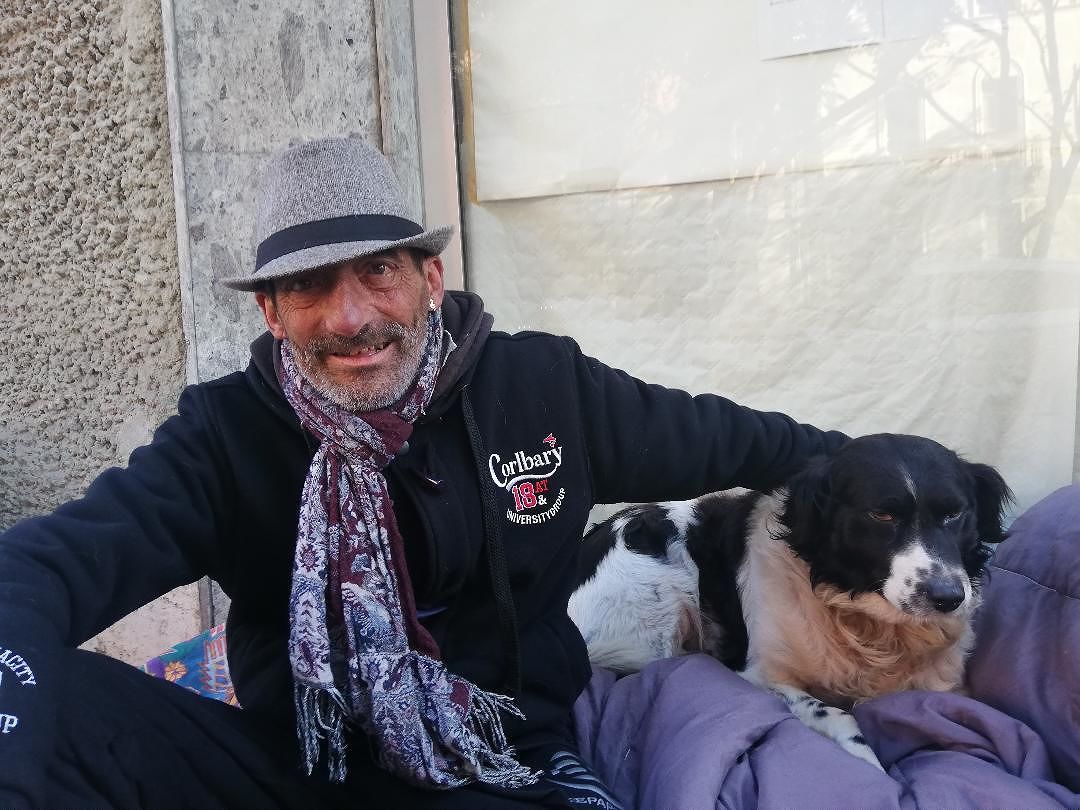 Cagliari, la favola del clochard Roberto Medas: dopo 13 anni in via Dante avrà una casa