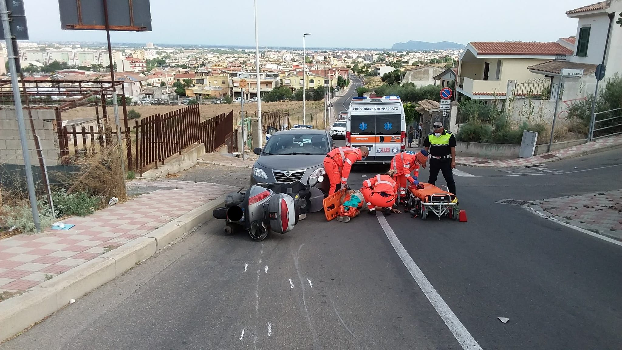 Cagliari, auto contro moto a Barracca Manna: ferito un centauro