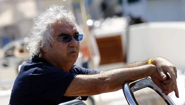 Flavio Briatore positivo al Coronavirus, c’è la conferma ufficiale: “È in isolamento”