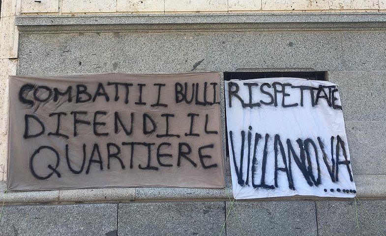 Passanti aggrediti da ragazzini, striscioni in piazza Garibaldi a Cagliari: “Combatti i bulli”