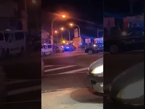 Cagliari, terribile scontro frontale in viale La Playa: quattro persone ferite estratte dalle lamiere (VIDEO)