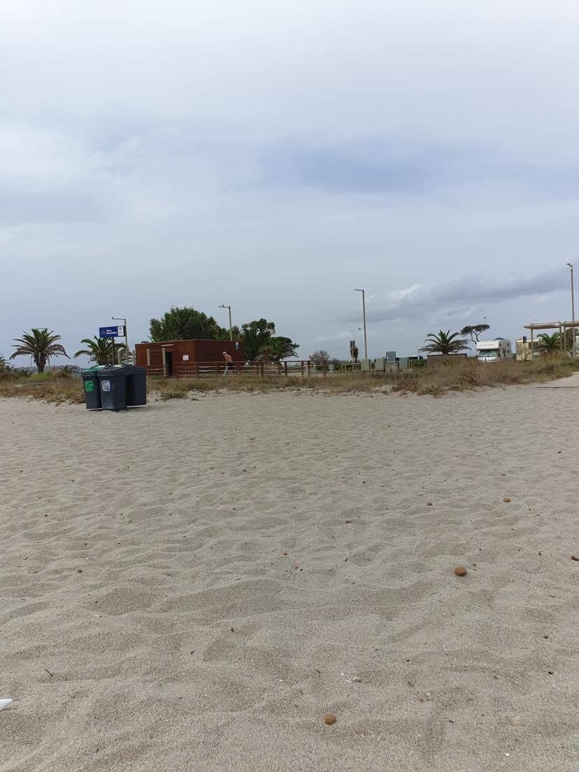 “Camperisti abusivi al Poetto, scaricano di tutto: perché da giorni nessuno interviene?”