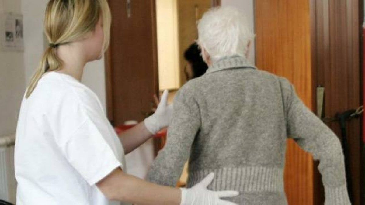 Case di riposo nuovamente blindate in Sardegna, stop alle visite dei parenti