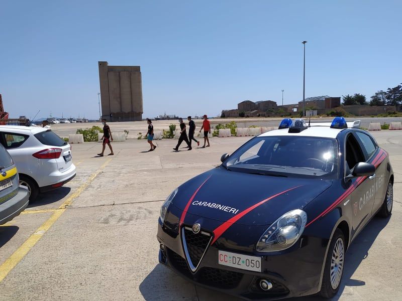 Sbarchi continui nel Sulcis, dieci migranti bloccati a Sant’Antioco