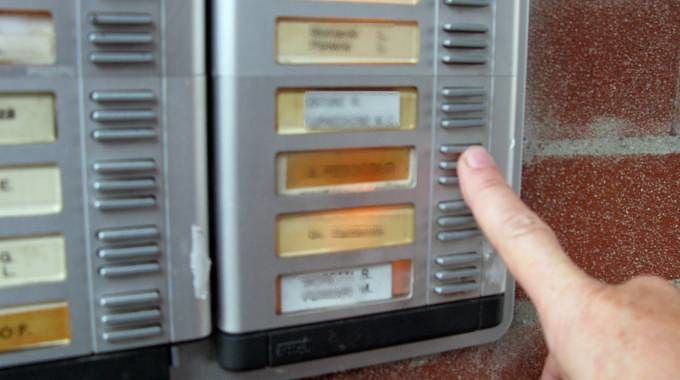 Sos a Decimomannu: “Un uomo gira per le case e chiede soldi, fate attenzione”