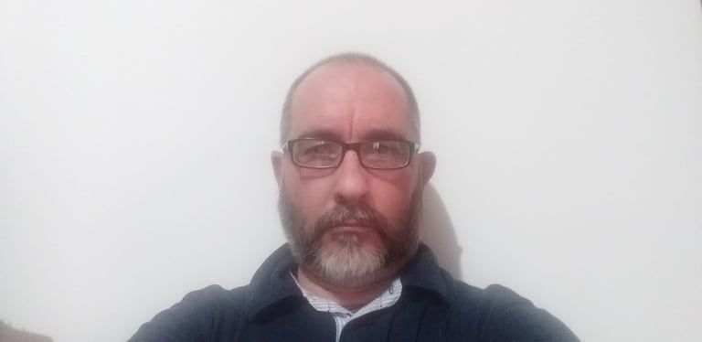 Danilo, macellaio in un market di Capoterra: “Assurdo lavorare a Ferragosto per 20 euro in più”