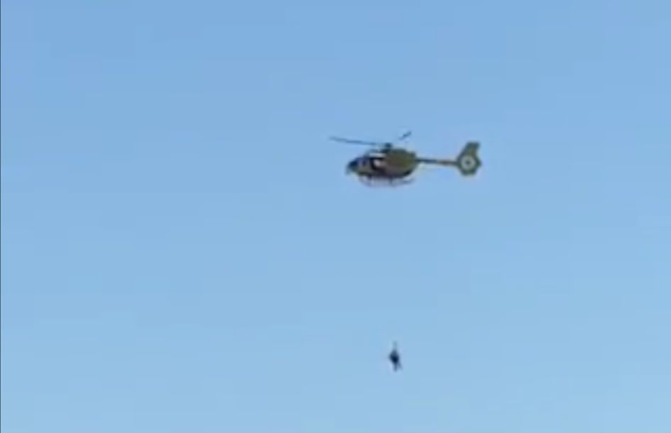 Paura in spiaggia a Mari Pintau, 61enne ha un malore: arriva l’elisoccorso (VIDEO)