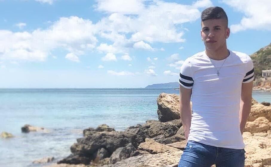 “Giustizia per Mattia Ennas: morì dopo il furto del cellulare, rapinato come quei ragazzi ieri notte al Poetto”