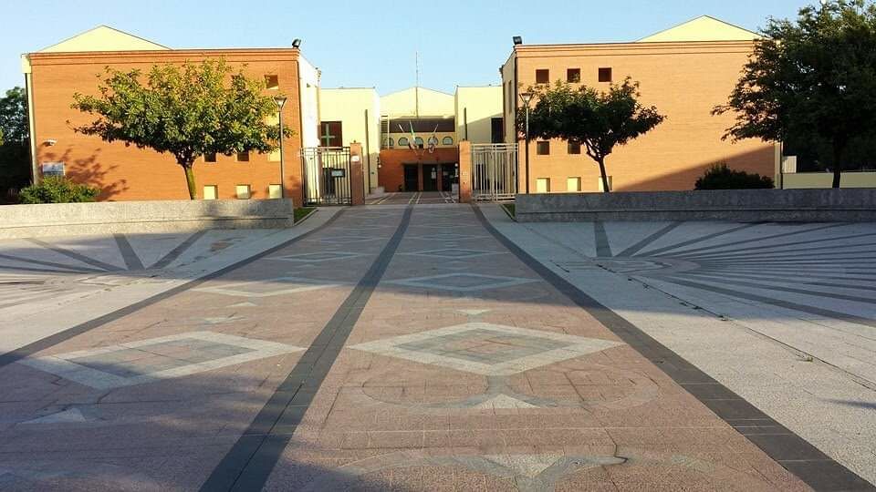 Elmas, puzza insopportabile ogni notte in tutta la città: il sindaco scrive a Asl e procura