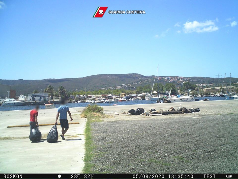 Sant’Antioco, fioccano multe salate per gli incivili dei rifiuti: “A fare i furbi si resta fessi”