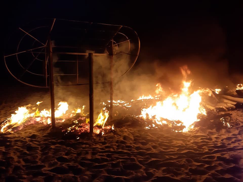 Putzu Idu, nuovo attacco col fuoco alla società di escursioni turistiche: “Stavolta hanno distrutto tutto”