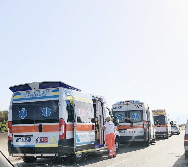 Cagliari, schianto auto-furgone a Sa Illetta sulla Ss 195: due feriti trasportati all’ospedale