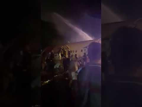 India, aereo esce fuori pista e si spezza in due: a bordo viaggiavano 185 persone