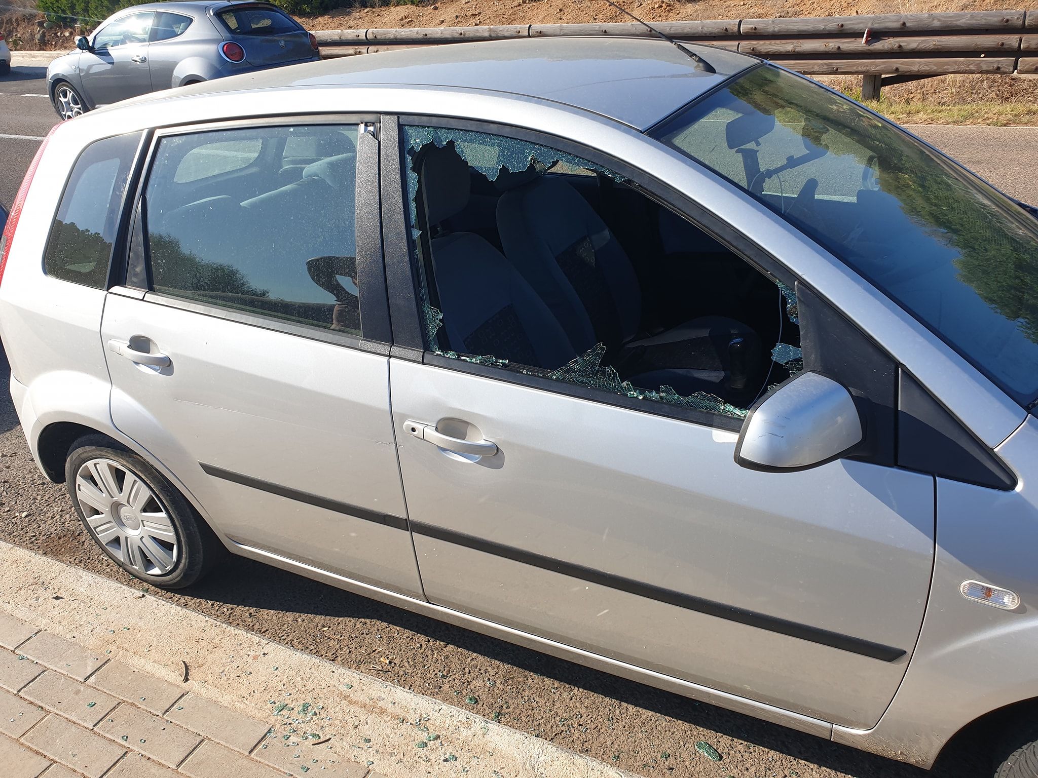 Quartu, topi d’auto scatenati a Is Mortorius: “Si è comprato birre e gelati con la mia carta”