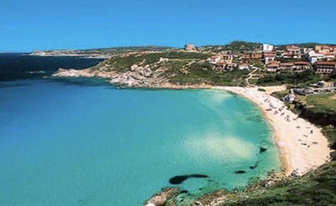 La Maddalena, 26 positivi totali nel resort di Santo Stefano: “Diciannove sono dipendenti”