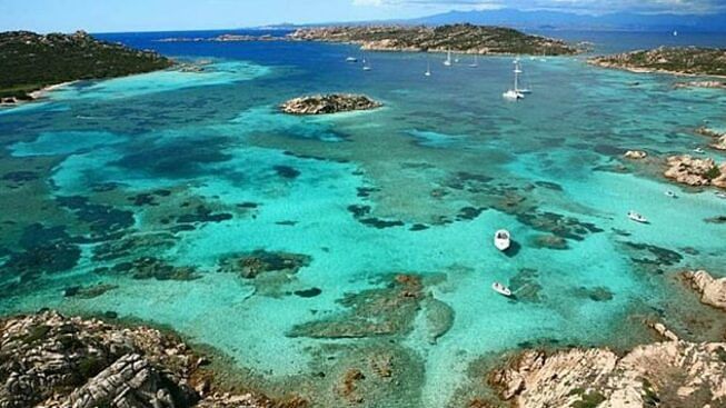 Focolaio di Coronavirus nel resort a La Maddalena: “Positivi 25 lavoratori e un turista”