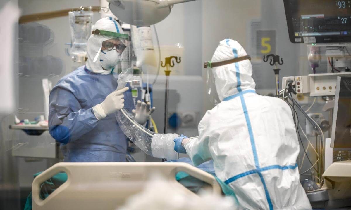 Coronavirus, incubo senza fine: dipendente del Billionaire in terapia intensiva a Sassari