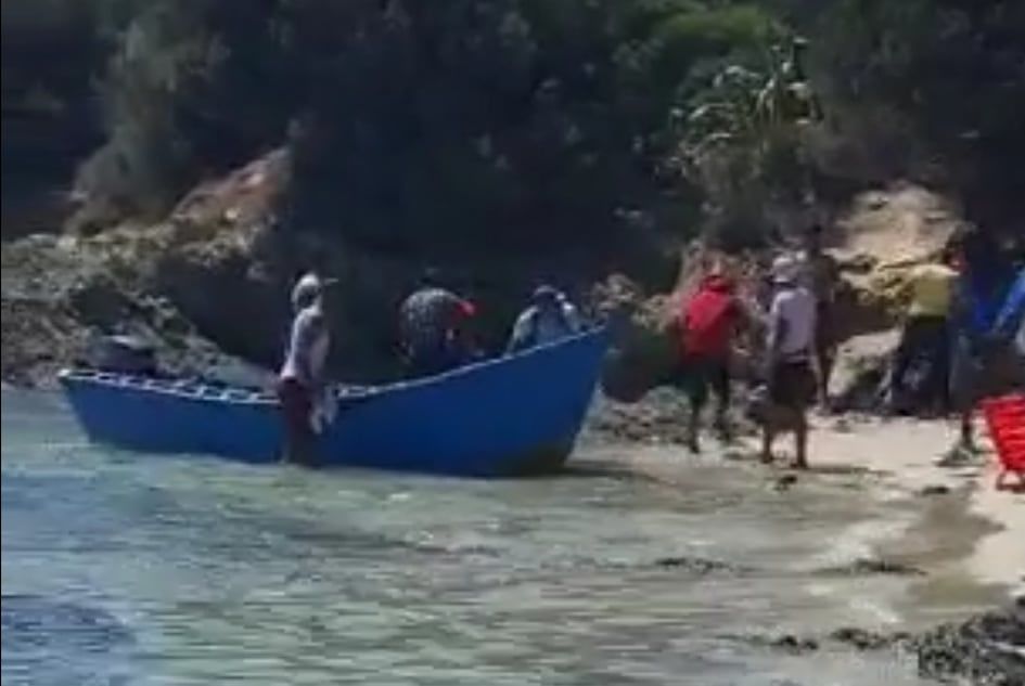 Cappellacci furioso: “Migranti sbarcano a Tuerredda, governo immobile e Di Maio pontifica sul nulla”