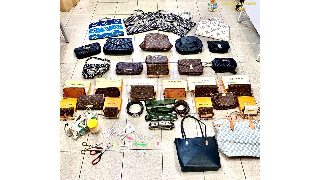 Villasimius, ambulante si scaglia contro i Finanzieri durante un controllo: arrestato