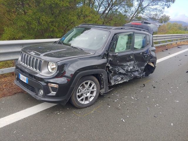 Statale 125, una Hyundai si schianta contro una Jeep: coinvolto una bambina di 8 mesi, un inglese finisce in ospedale