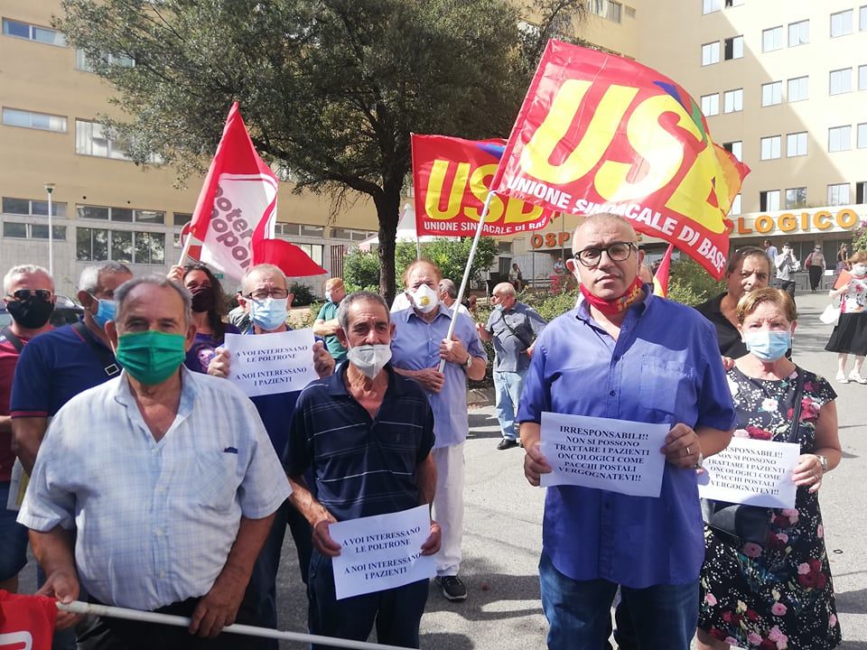 La rabbia dei pazienti dell’Oncologico di Cagliari: “Il cancro non va in vacanza, vogliamo essere tutelati”