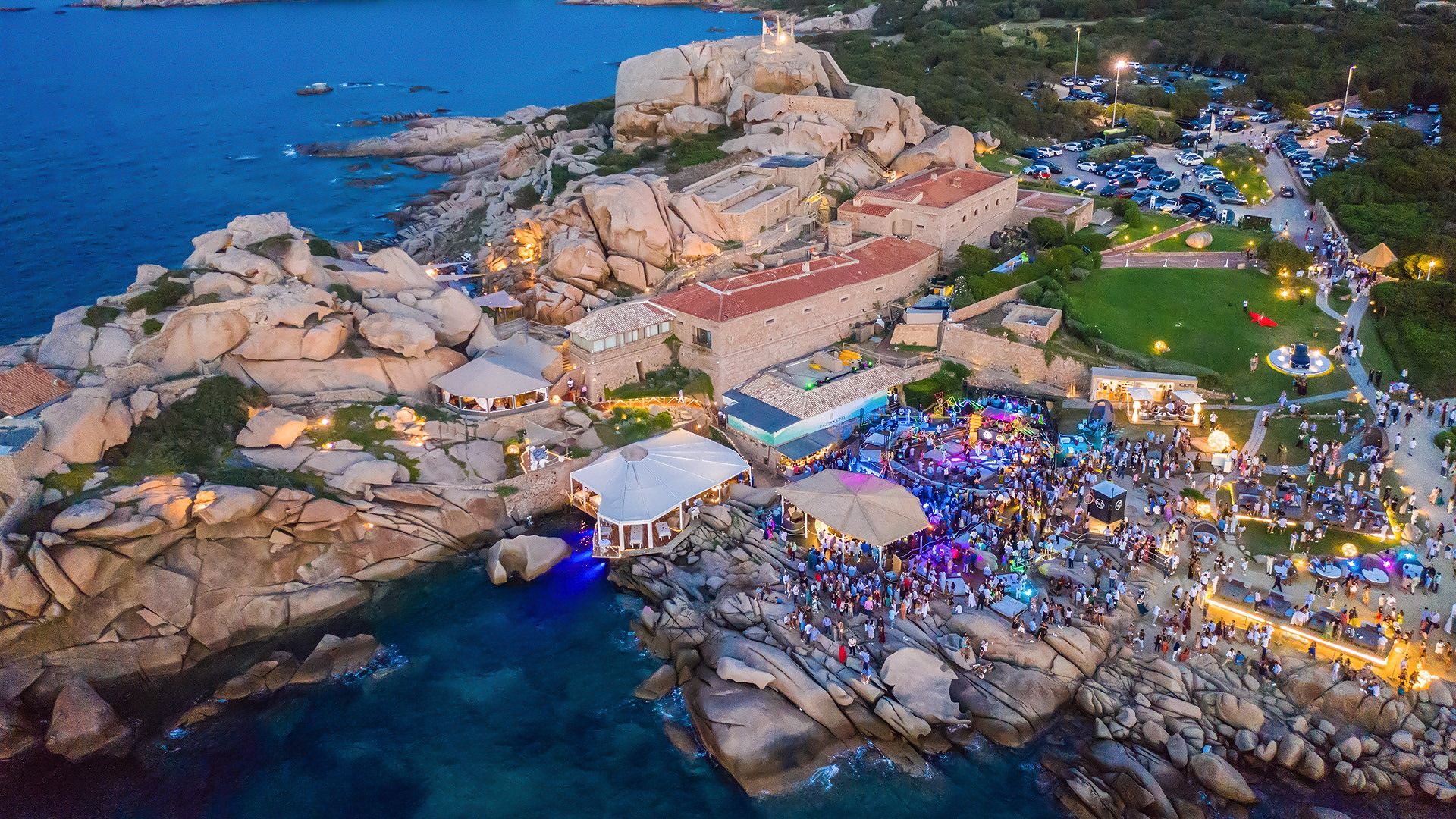 Il Covid spegne la movida in Costa Smeralda, chiude anche il Phi Beach a Baja Sardinia
