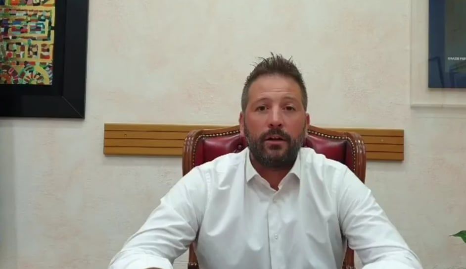 “Briatore, hai preferito andare a Montecarlo: gli imprenditori di Arzachena oggi mi hanno incontrato”