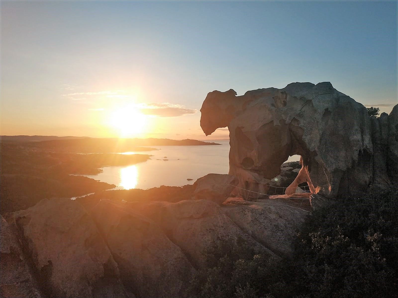 Spettacolare Sardegna in tv su Rai2, la bellezza della Gallura con la bellissima Manlia Nazzaro