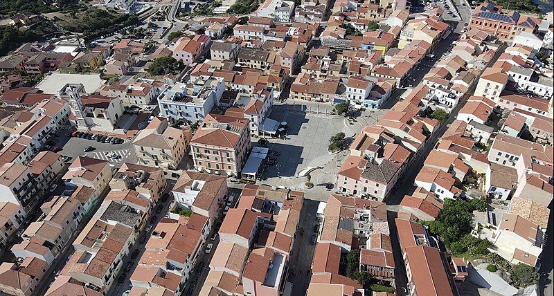 Fa il tampone e arriva in Sardegna prima dell’esito: “Turista positivo a Santa Teresa di Gallura”