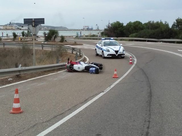 Cagliari, così è morto il centauro 48enne a Giorgino: un tragico volo oltre il guard rail