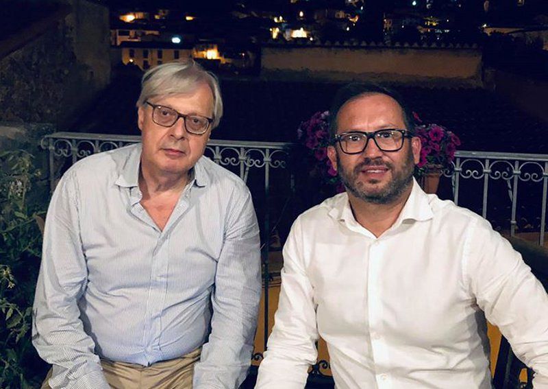Vittorio Sgarbi “innamorato” di Santu Lussurgiu: “Visitate uno dei borghi meglio conservati in Italia”