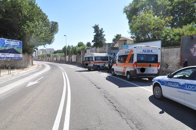Cagliari, 44enne ubriaco al volante tampona un’ambulanza: patente ritirata, scatta la denuncia