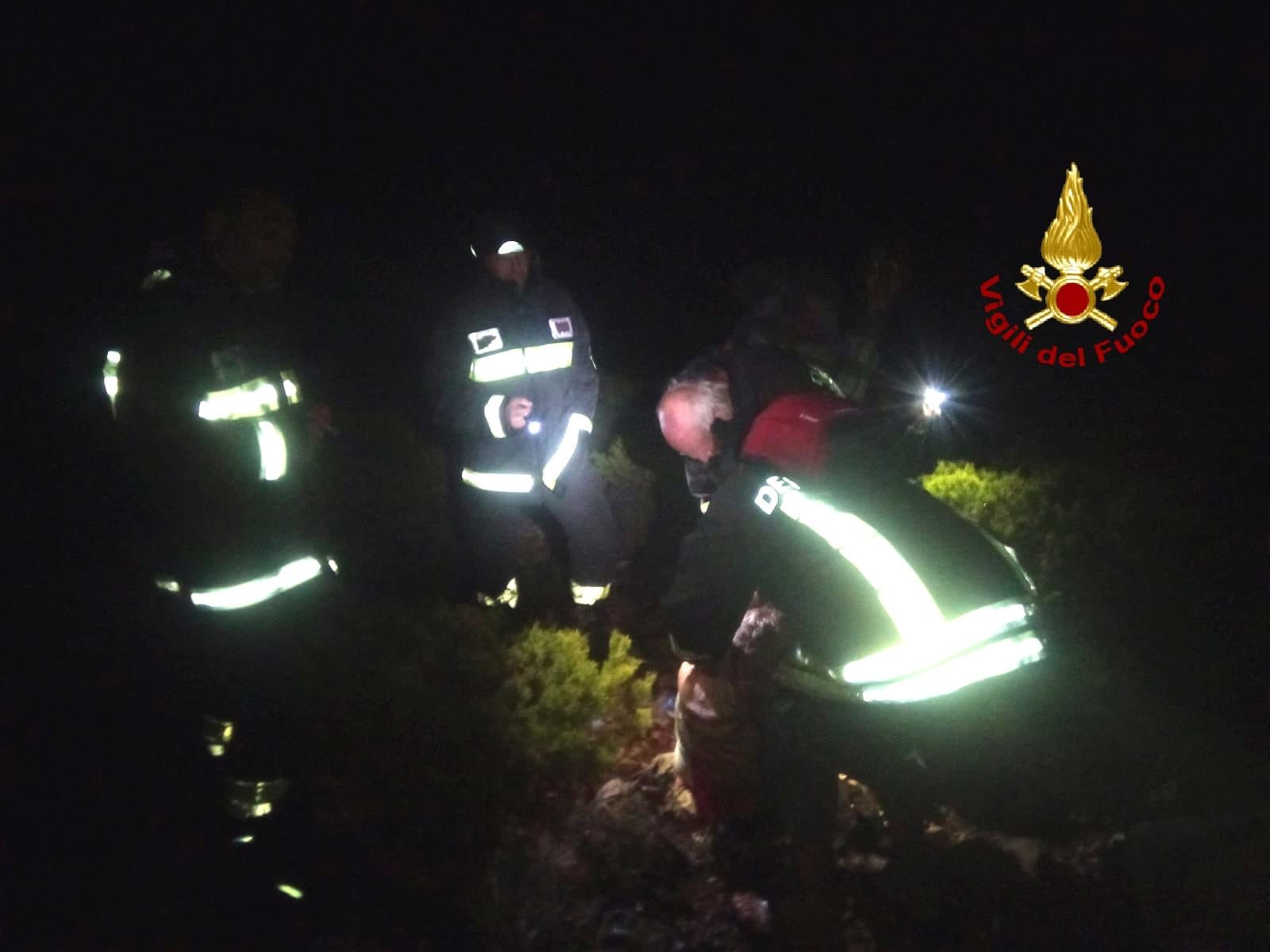 Porto Flavia, paura per 4 turisti bloccati dal maltempo su un sentiero: soccorsi dai pompieri