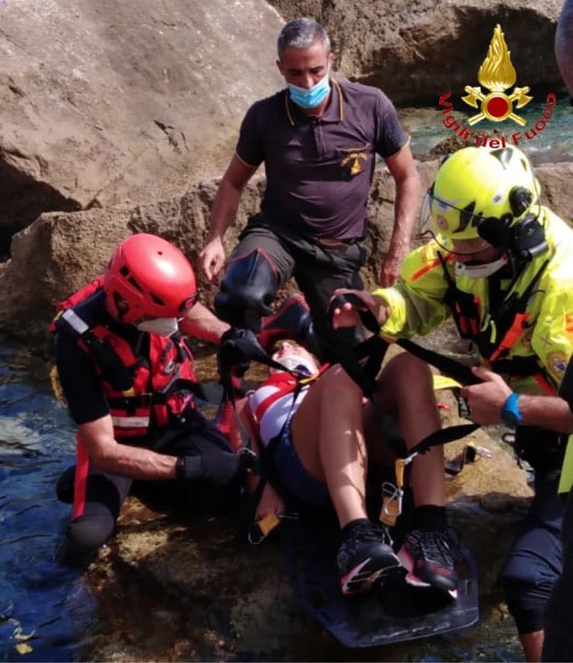 Baunei, precipita dagli scogli a Pedra Longa: turista soccorsa con l’elicottero del 118