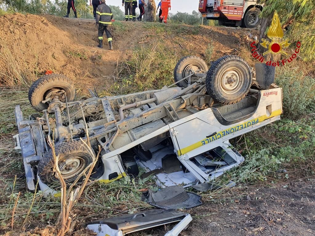 Pabillonis, fuoristrada della Prociv si ribalta: muore un giovane di 19 anni, gravissima una donna